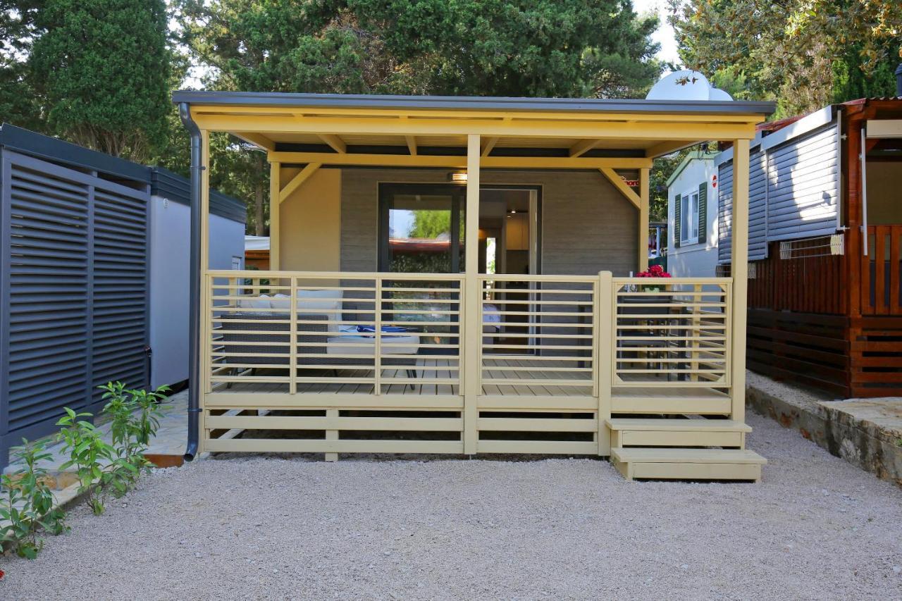 Mobile Homes & Bungalows Ljutic Biograd Na Moru Eksteriør bilde