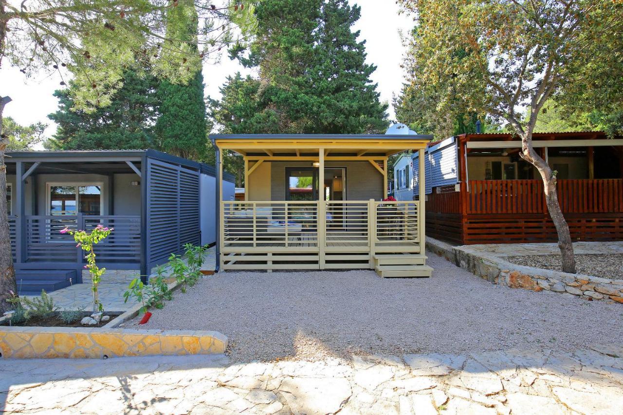 Mobile Homes & Bungalows Ljutic Biograd Na Moru Eksteriør bilde