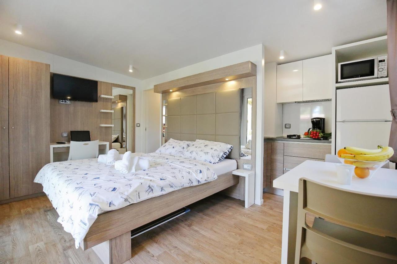 Mobile Homes & Bungalows Ljutic Biograd Na Moru Eksteriør bilde