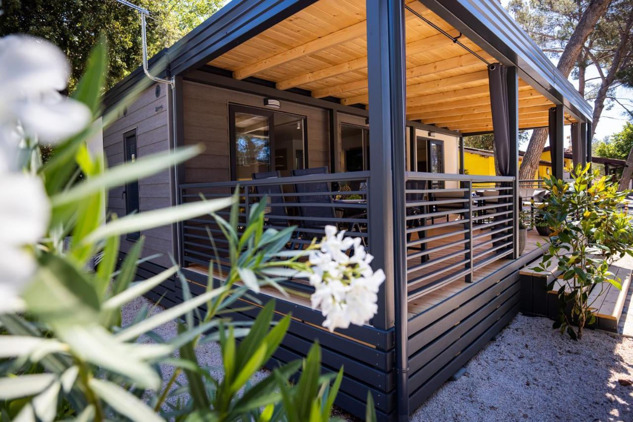 Mobile Homes & Bungalows Ljutic Biograd Na Moru Eksteriør bilde