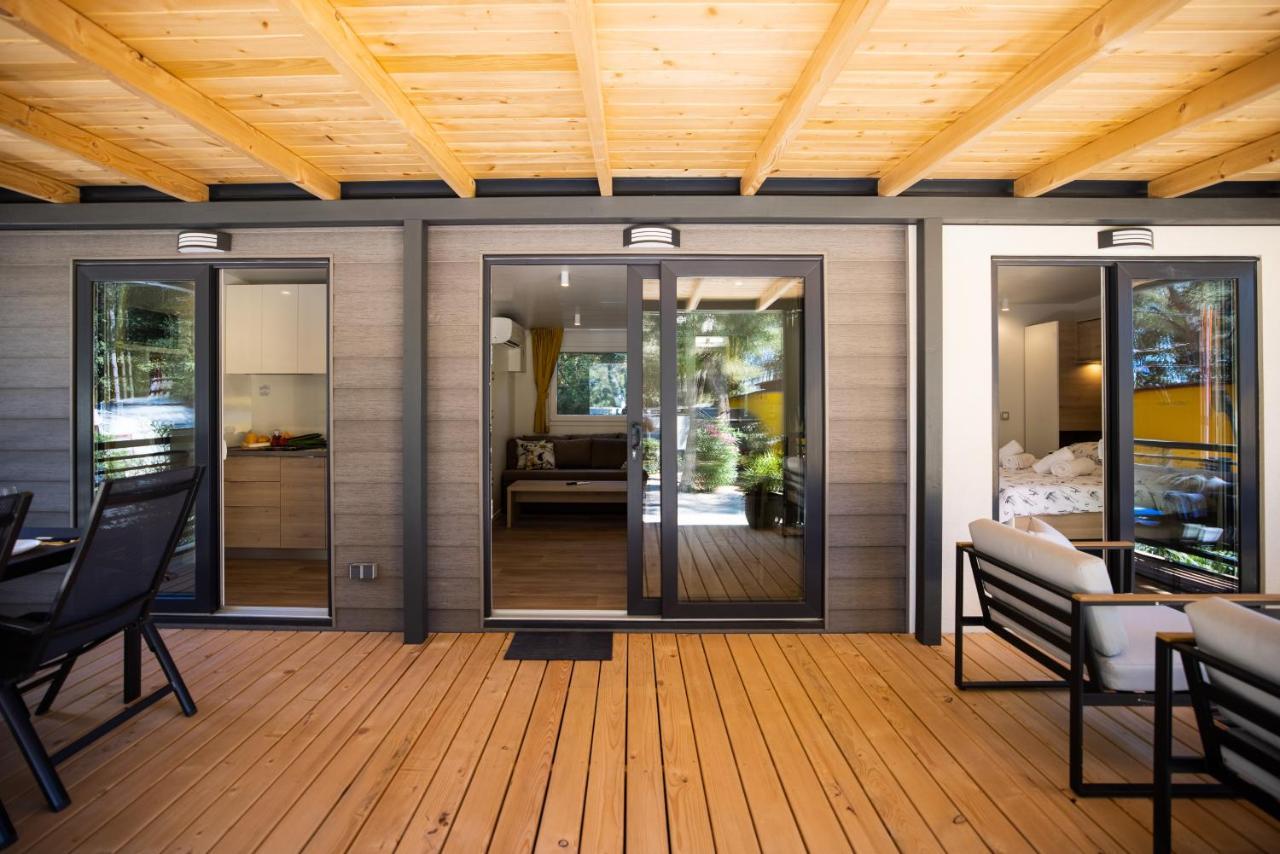 Mobile Homes & Bungalows Ljutic Biograd Na Moru Eksteriør bilde