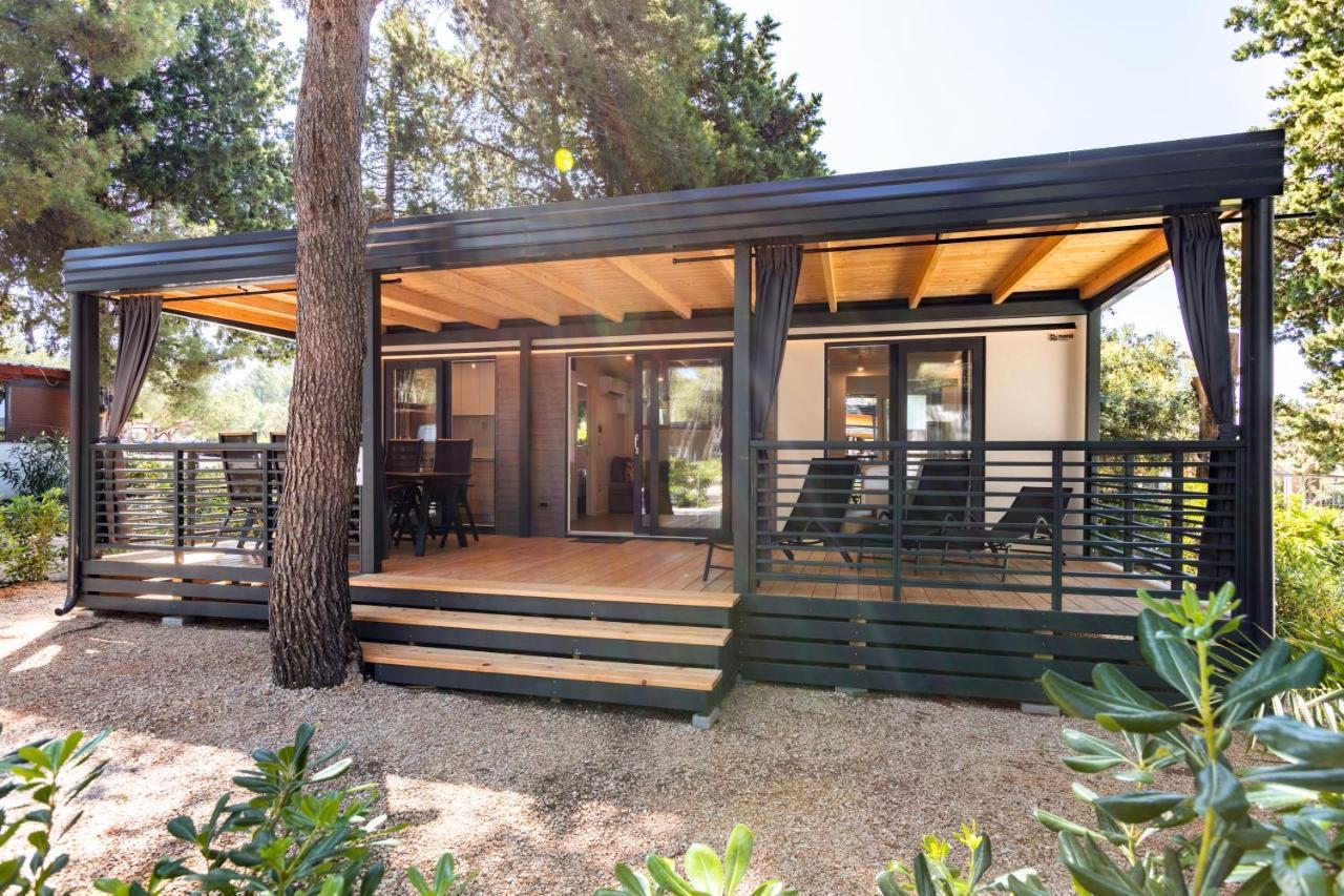 Mobile Homes & Bungalows Ljutic Biograd Na Moru Eksteriør bilde