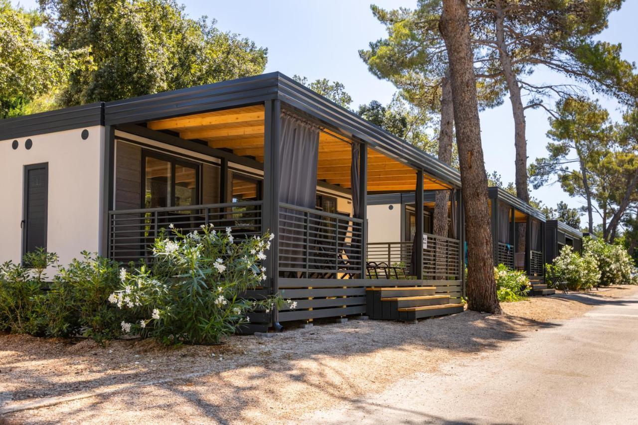Mobile Homes & Bungalows Ljutic Biograd Na Moru Eksteriør bilde